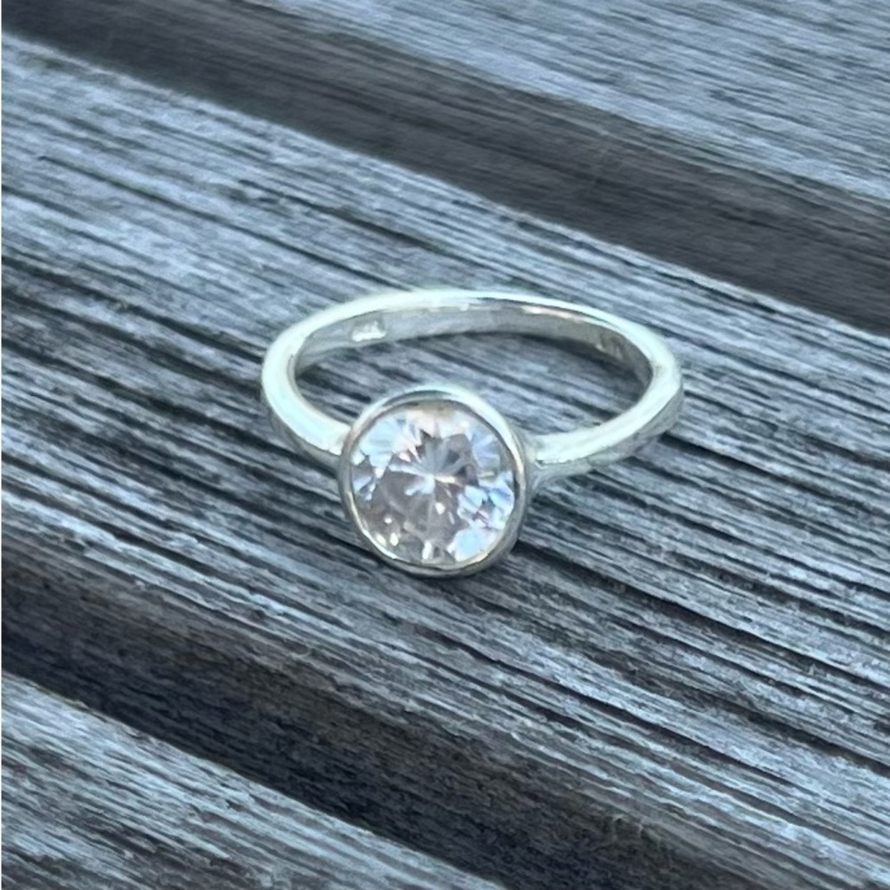 Elegant Sterling Silver Ring with Clear bezel set Gemstone size 5